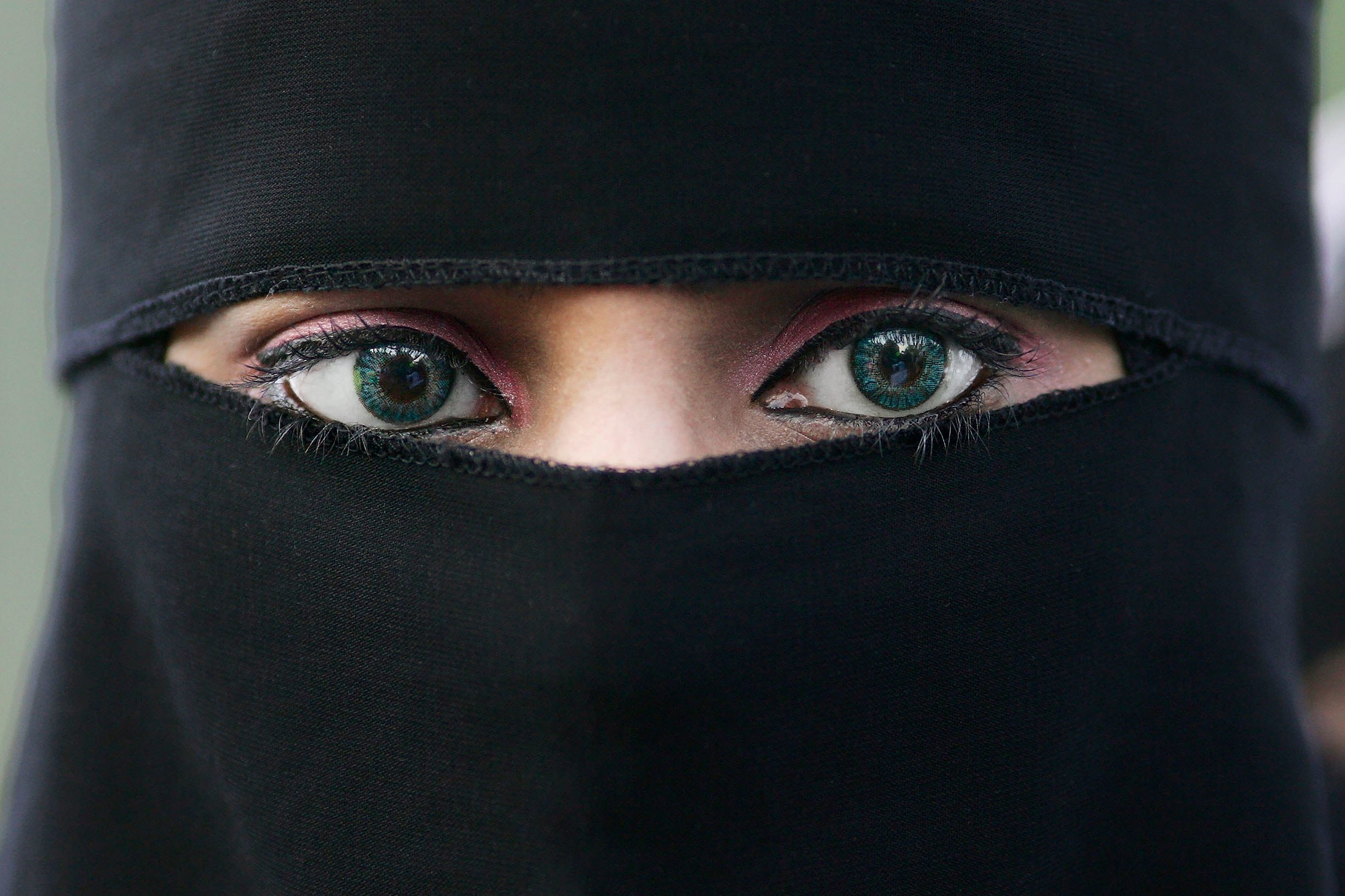 Arab Women Eye Makeup The Intimate World Of Muslim Beauty Allure