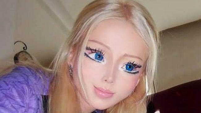 Barbie Makeup Eyes This Is What The Human Barbie Looks Like Without Makeup Barbie Guff