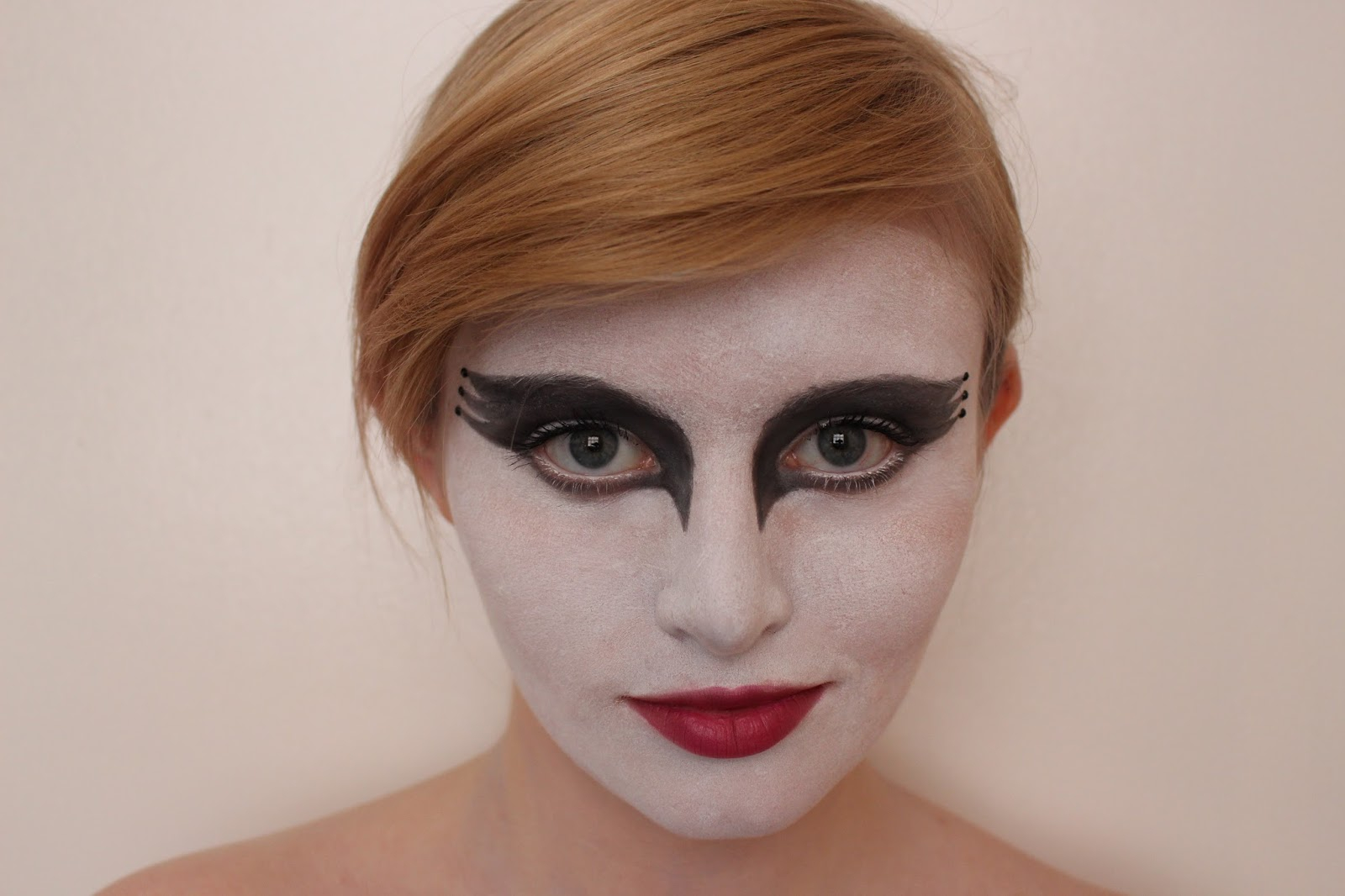 Black Swan Eye Makeup Black Swan Halloween Makeup Look The Frankie Edition