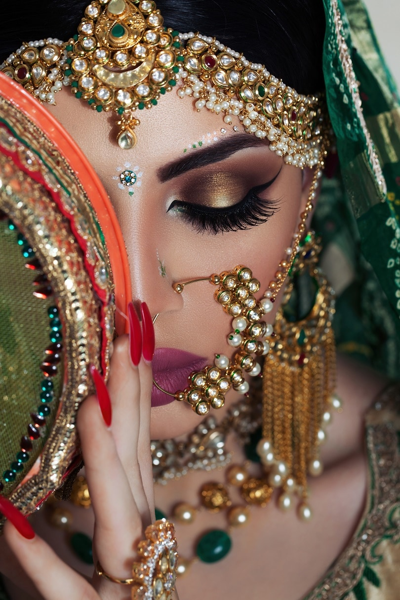 Bridal Eye Makeup 10 Eye Makeup Tips For A Glamorous Bride Oyo Hotels Travel Blog