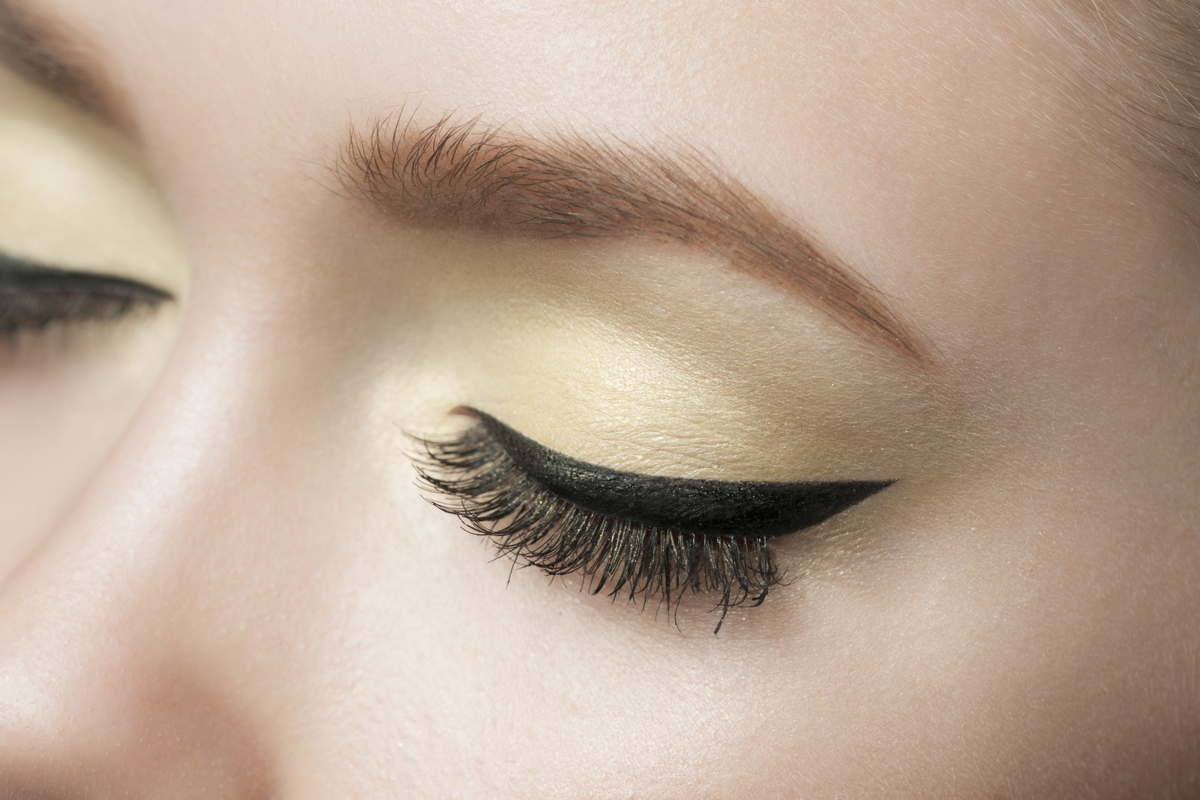 Charcoal Eye Makeup Dazzle Your Eyes With The Right Application Of Gold Eyeliner