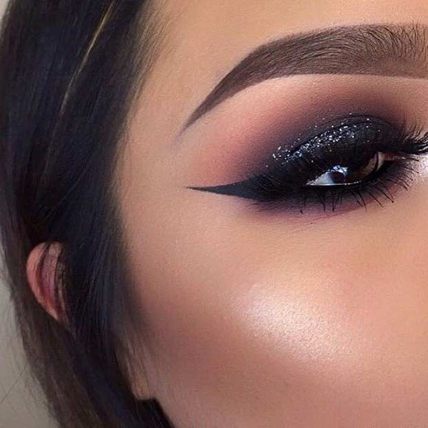 Dramatic Smokey Eye Makeup 43 Christmas Makeup Ideas To Copy This Season Stayglam