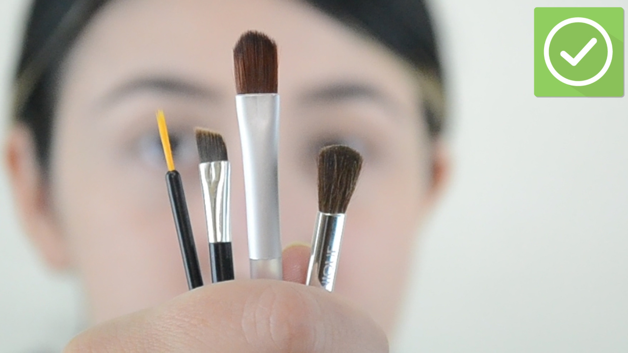 Easy Steps To Do Eye Makeup 5 Ways To Apply Eyeshadow Wikihow