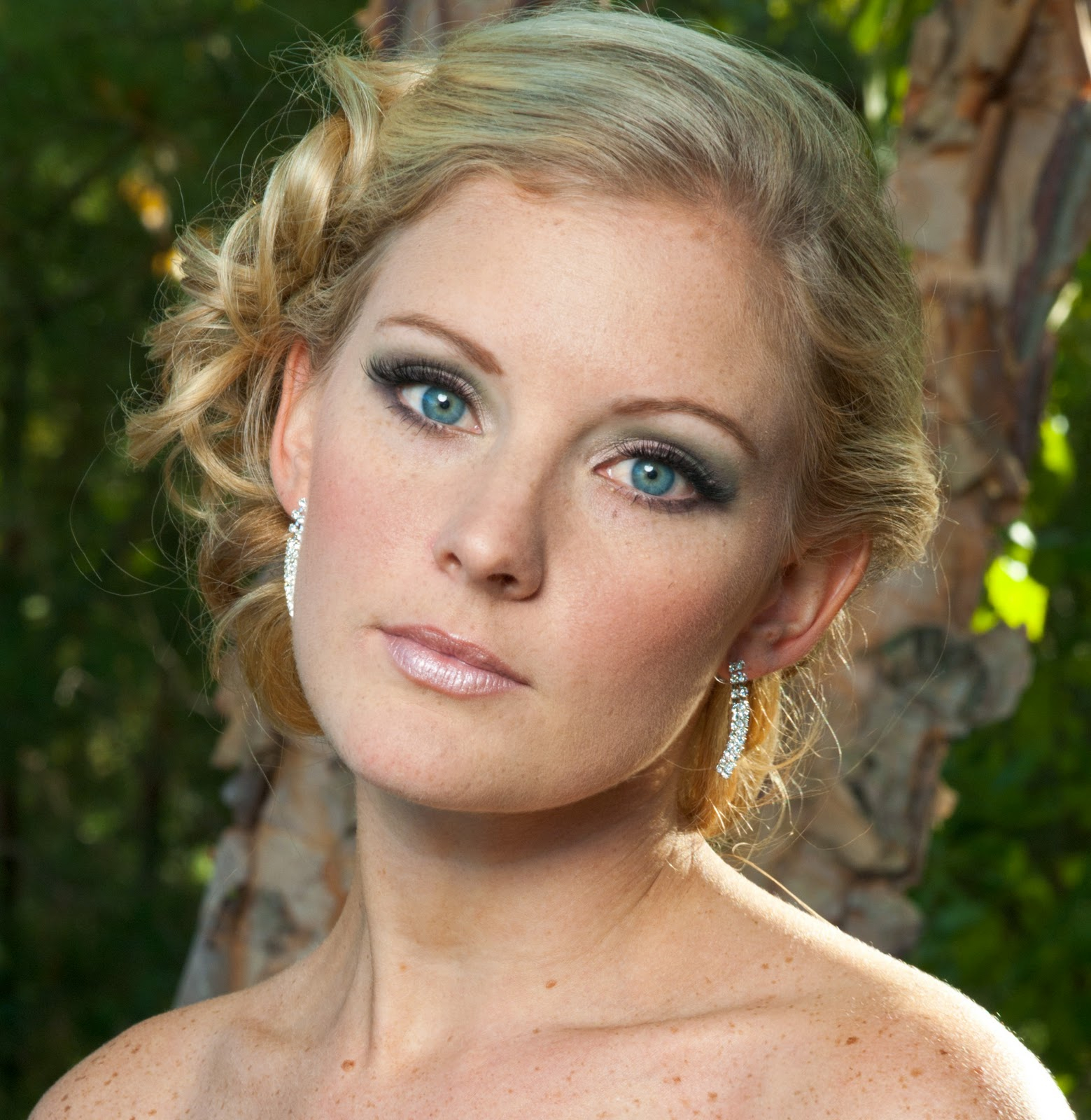 Eye Makeup For Blue Eyes And Blonde Hair Blonde Hair Blue Eyes Wedding Makeup Wedding Day