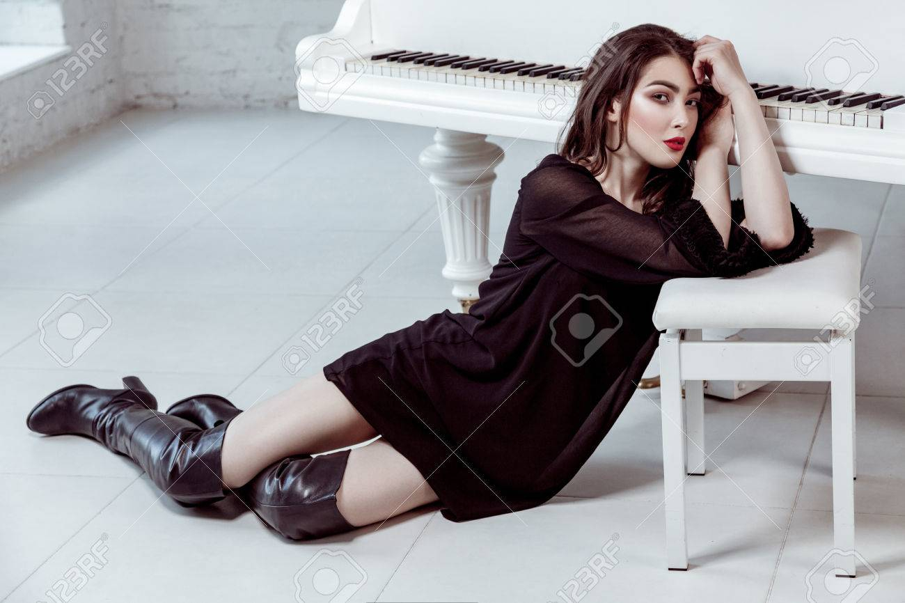 Eye Makeup With Black Dress Fashion Model With Black Dress And Boots With Smokey Eyes Makeup