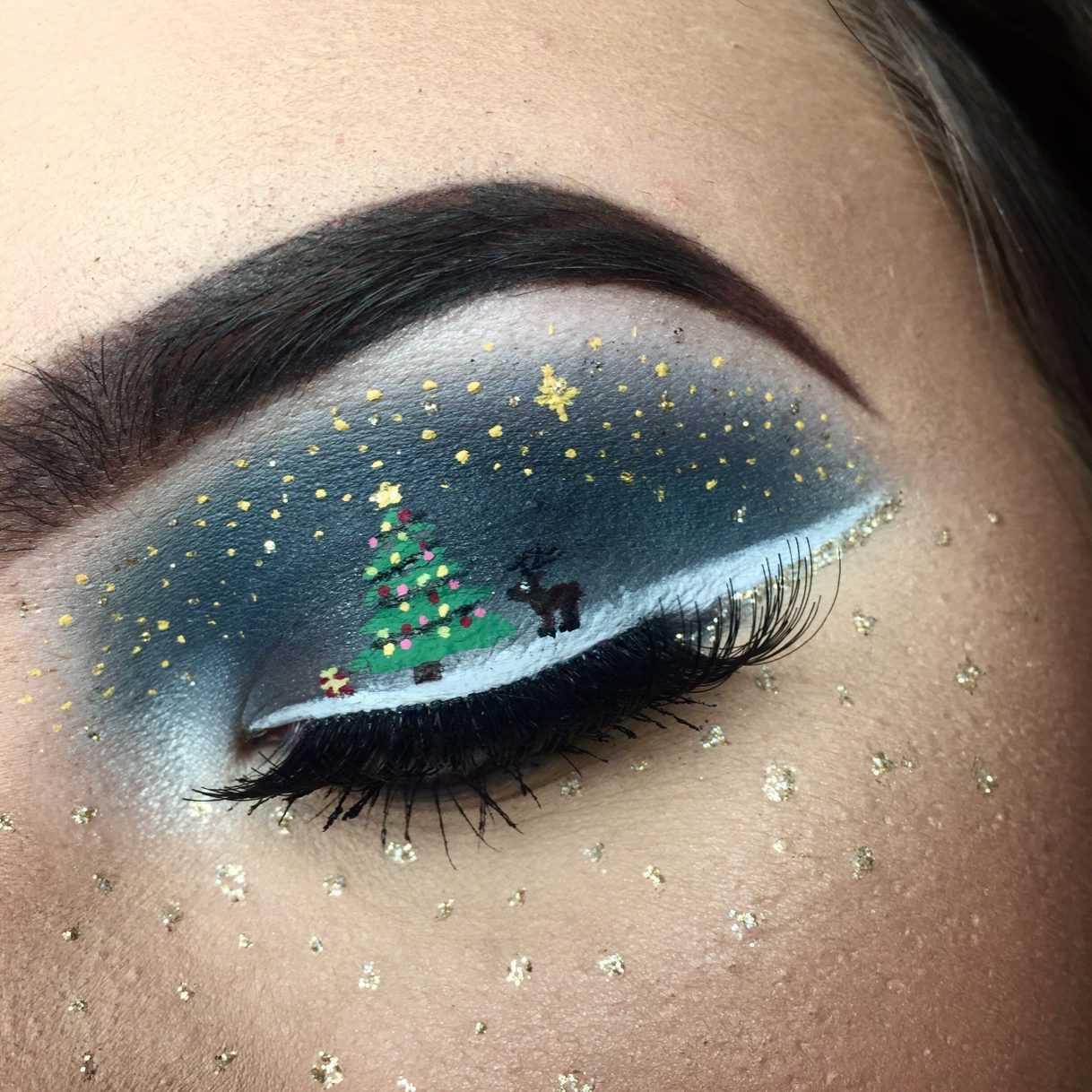 Eye With Makeup This Christmas Eye Makeup Is Mini Holiday Magic Allure