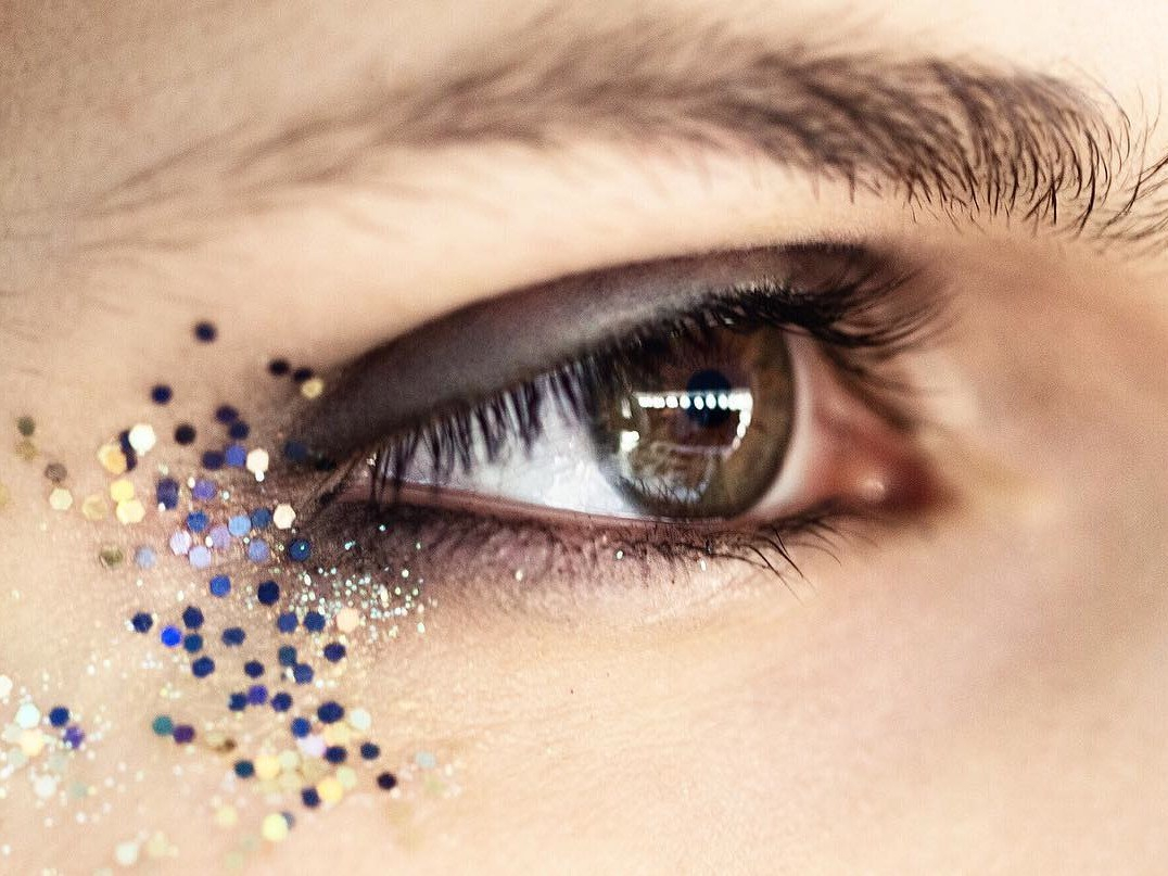 Glitter Eye Makeup Burberry Fallwinter 2016 Glitter Eye Makeup Burberry Glittery