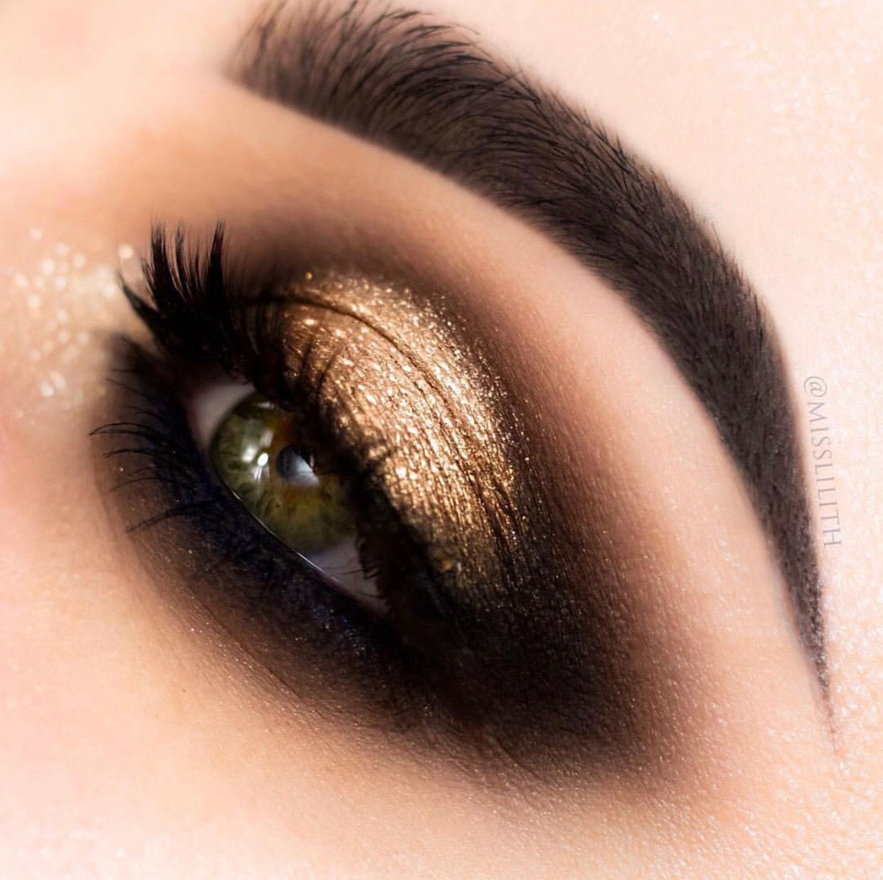 Gold And Black Eye Makeup Gold And Black Eye Makeup Eye Makeup Makeup Makeup Looks