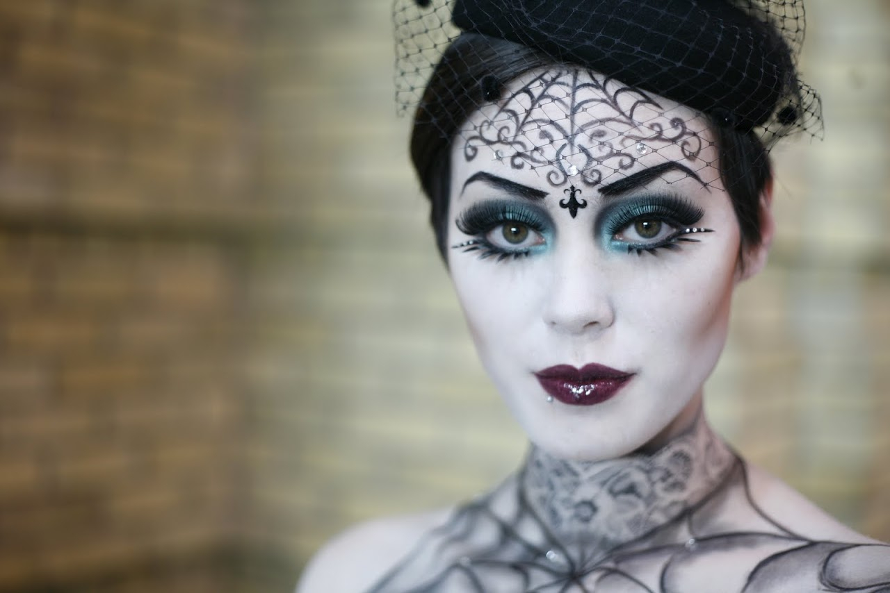 Halloween Eye Makeup Designs How To Apply Your Halloween Makeup Threads Blog