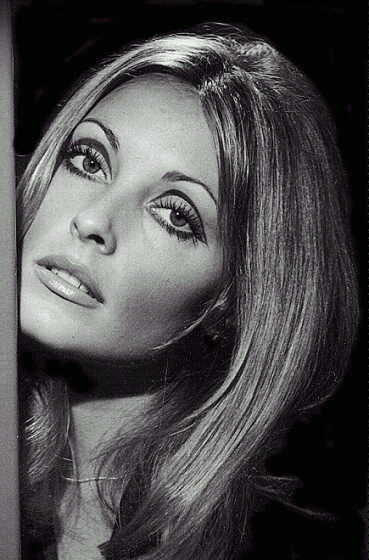 How To Do 60S Eye Makeup 001 Sharon Tate Makeup Tutorial The Foxling