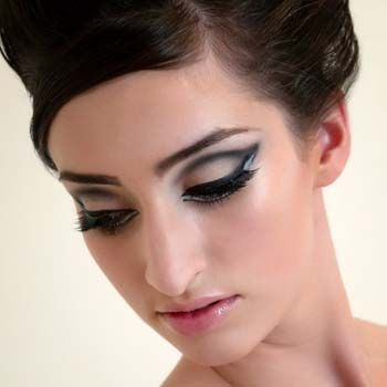 How To Do 60S Eye Makeup How To Apply 1960s Style Eye Makeup