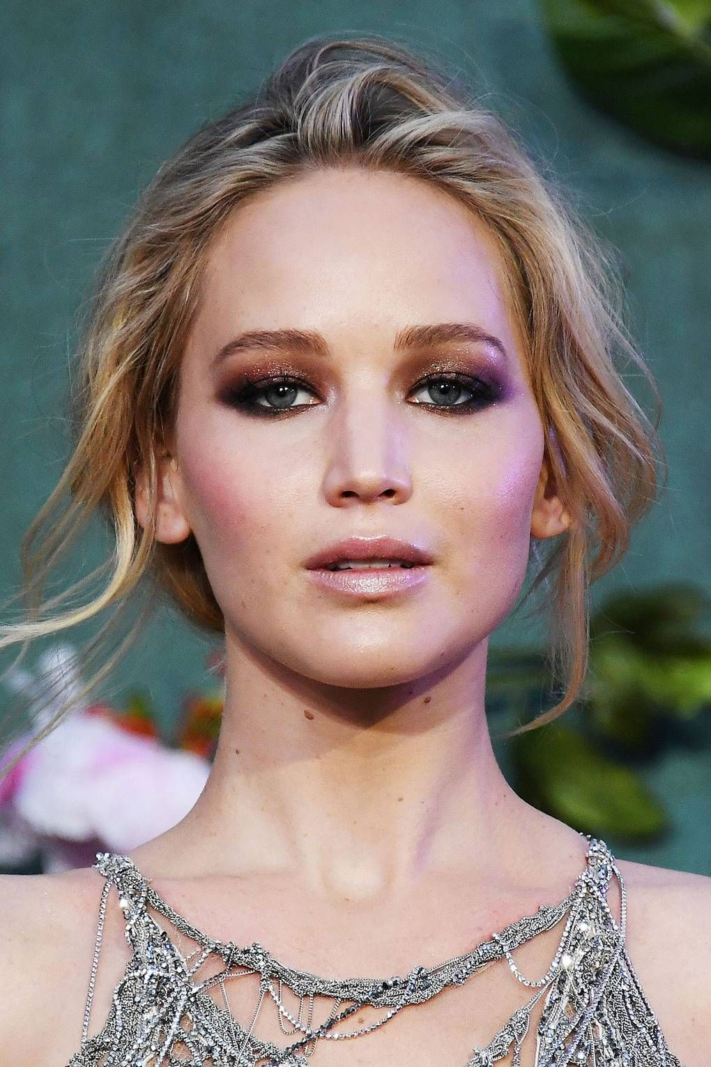 Jennifer Lawrence Eye Makeup Jennifer Lawrence Just Debuted A Fringe And Its A Bold Beauty