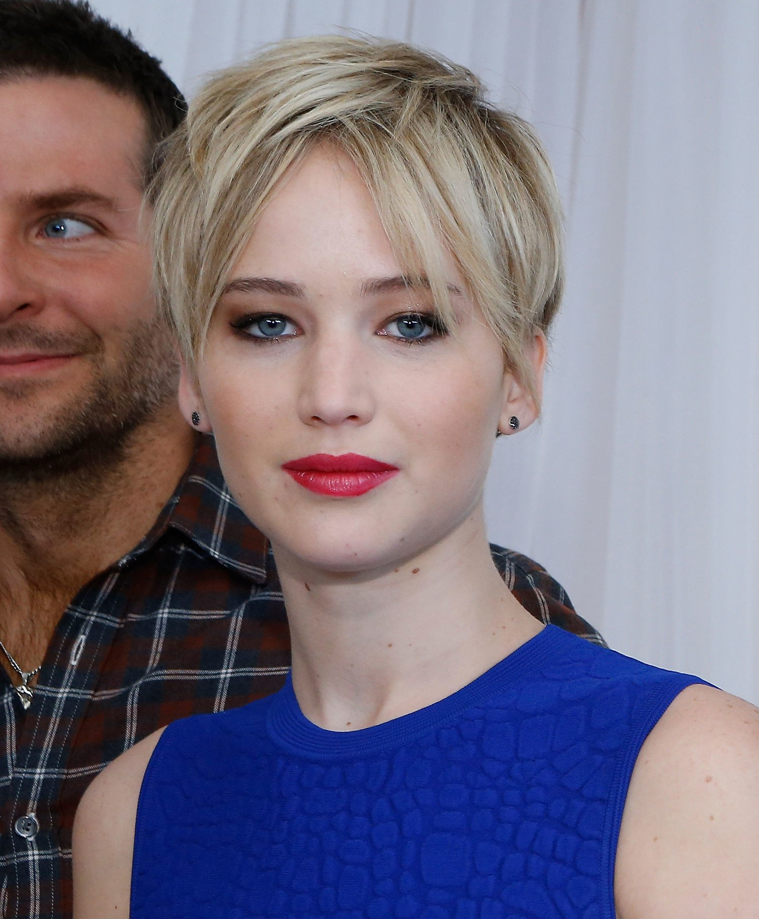 Jennifer Lawrence Eye Makeup Theory Jennifer Lawrences Pixie Cut Is Making Her Go Bolder With