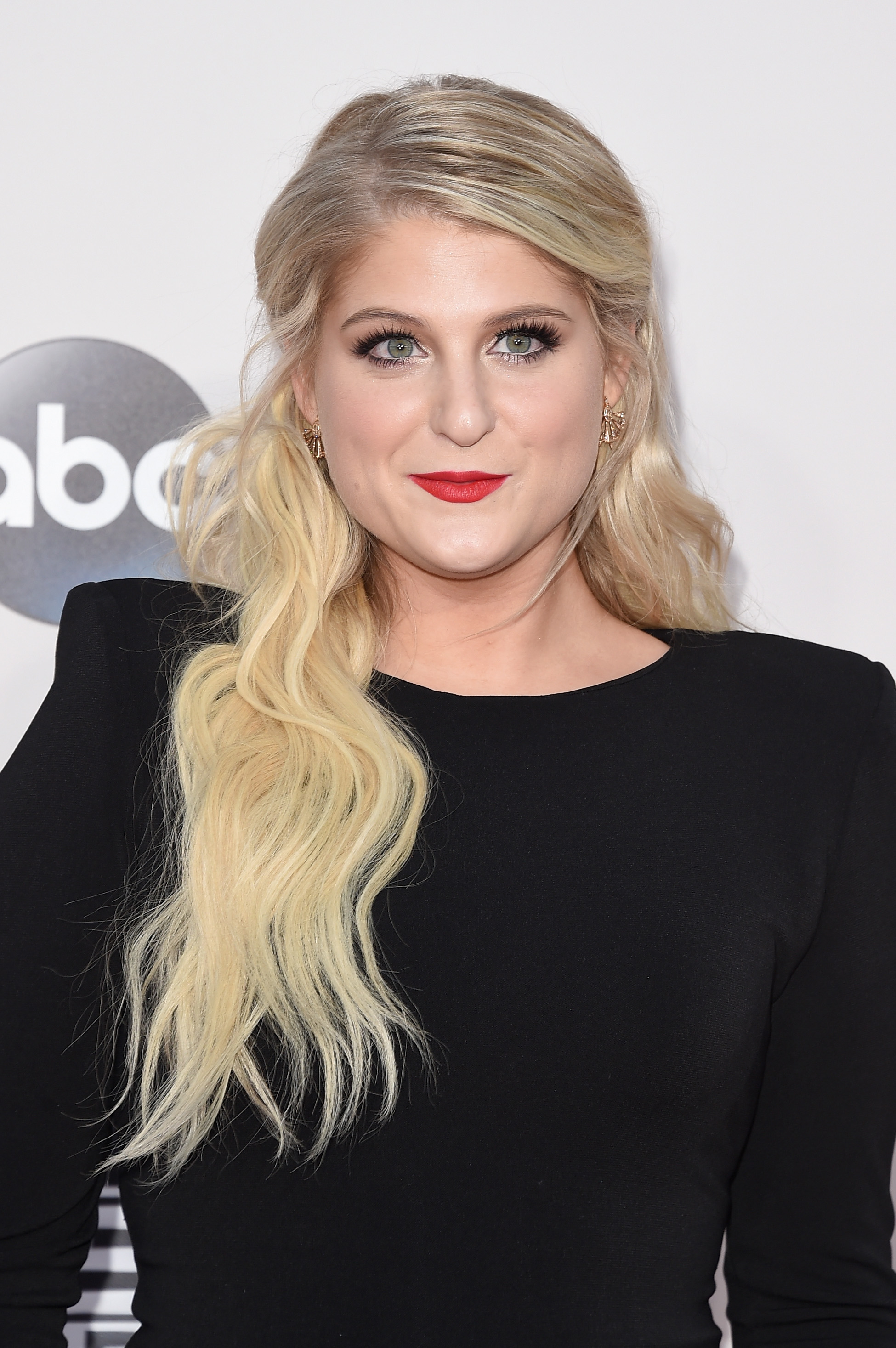 Lipstick No Eye Makeup A Meghan Trainor Eye Makeup Tutorial For Everyone No Matter What