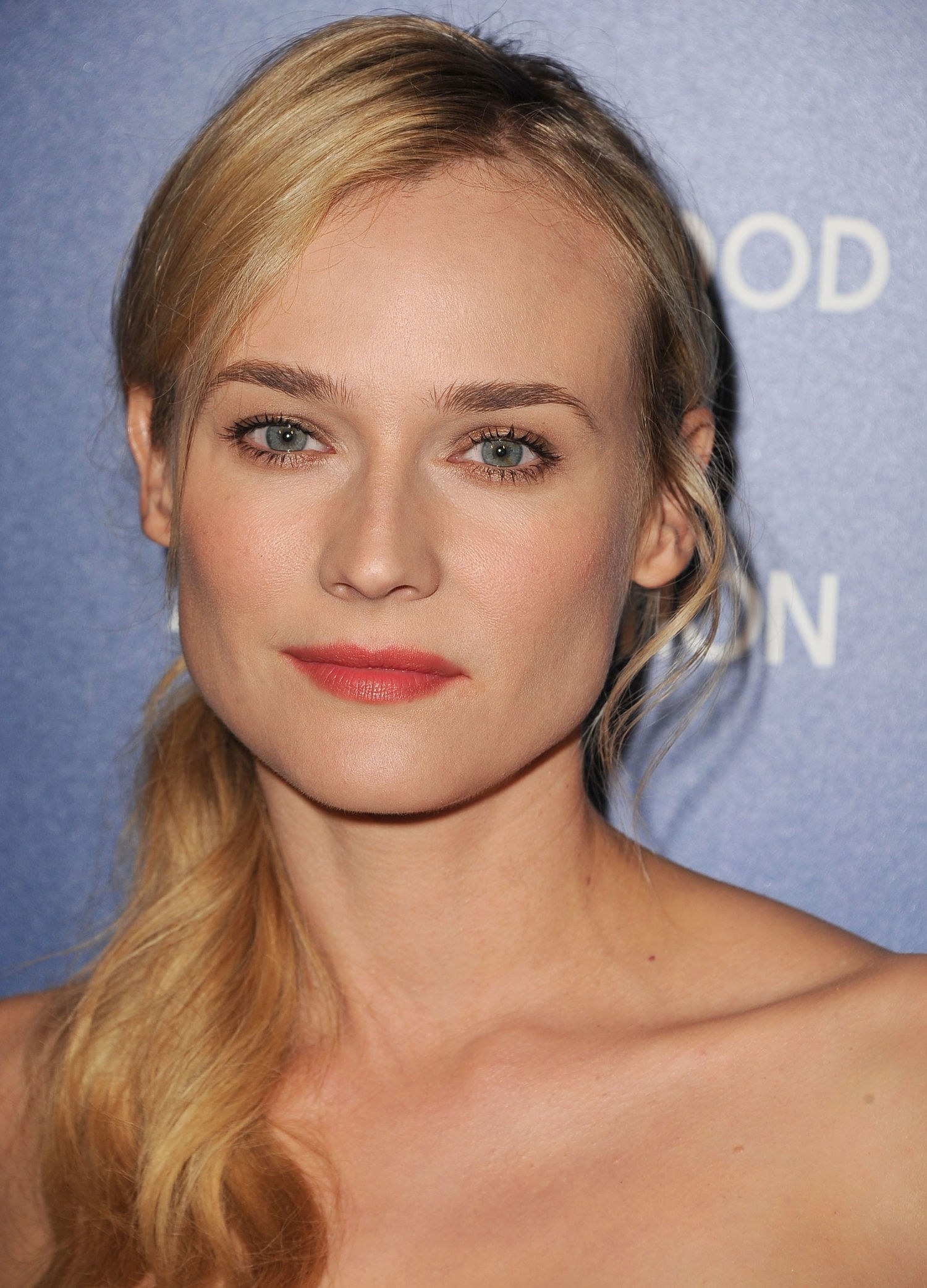 Lipstick No Eye Makeup Has Diane Kruger Found The Perfect Eyeshadow Shade To Wear With