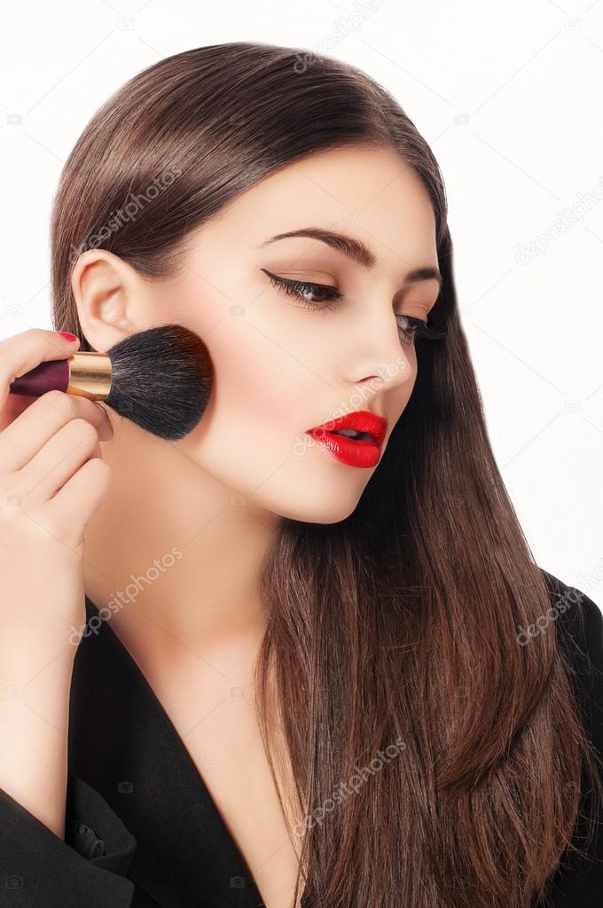 Makeup For Brunettes With Brown Eyes Makeup Beauty Girl With Make Up Brushes Natural Make Up For