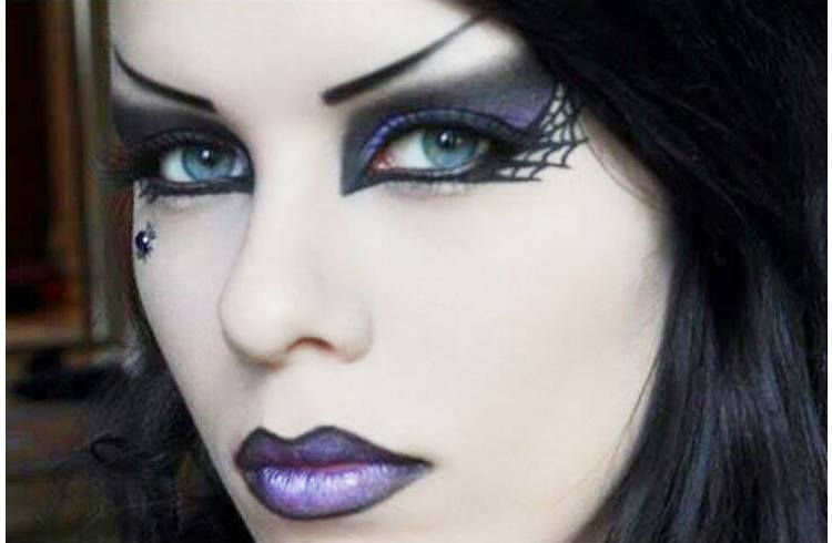 Makeup Gothic Eyes Top 11 Must Haves For Right Gothic Makeup Essentials
