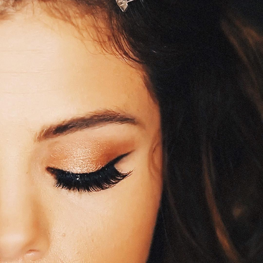 Makeup On Eyes See Selena Gomezs Revival Eye Makeup Tutorial Teen Vogue