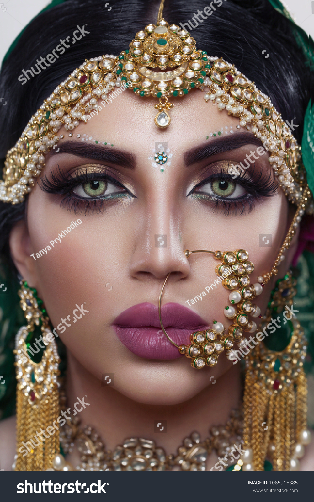 Muslim Eye Makeup Beautiful Muslim Woman Face Portrait Bindis Stock Photo Edit Now