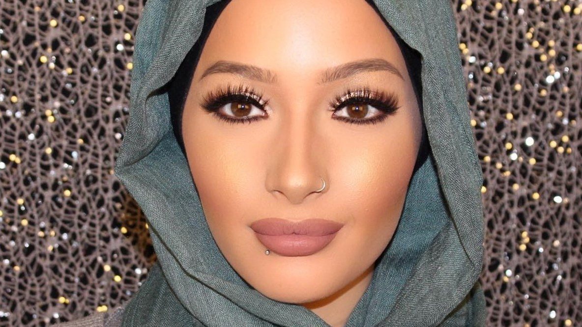 Muslim Eye Makeup Covergirls New Brand Ambassador Is Muslim Beauty Blogger Nura Afia