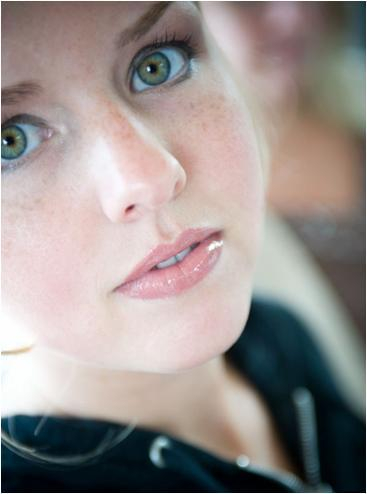 Natural Wedding Makeup For Green Eyes Closeup Of Beautiful Bride With Wedding Day Makeup Green Eyes Pop