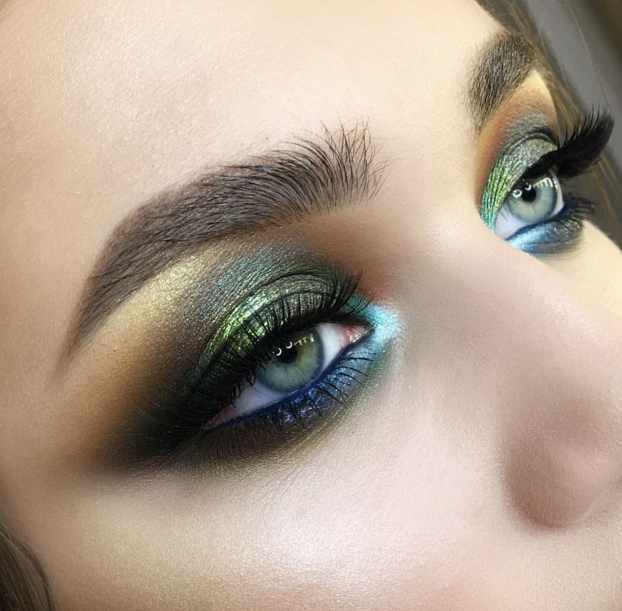 Peacock Eye Makeup Tominamakeup On Instagram Peacock Eyeshadow Makeup Elegant Tropical