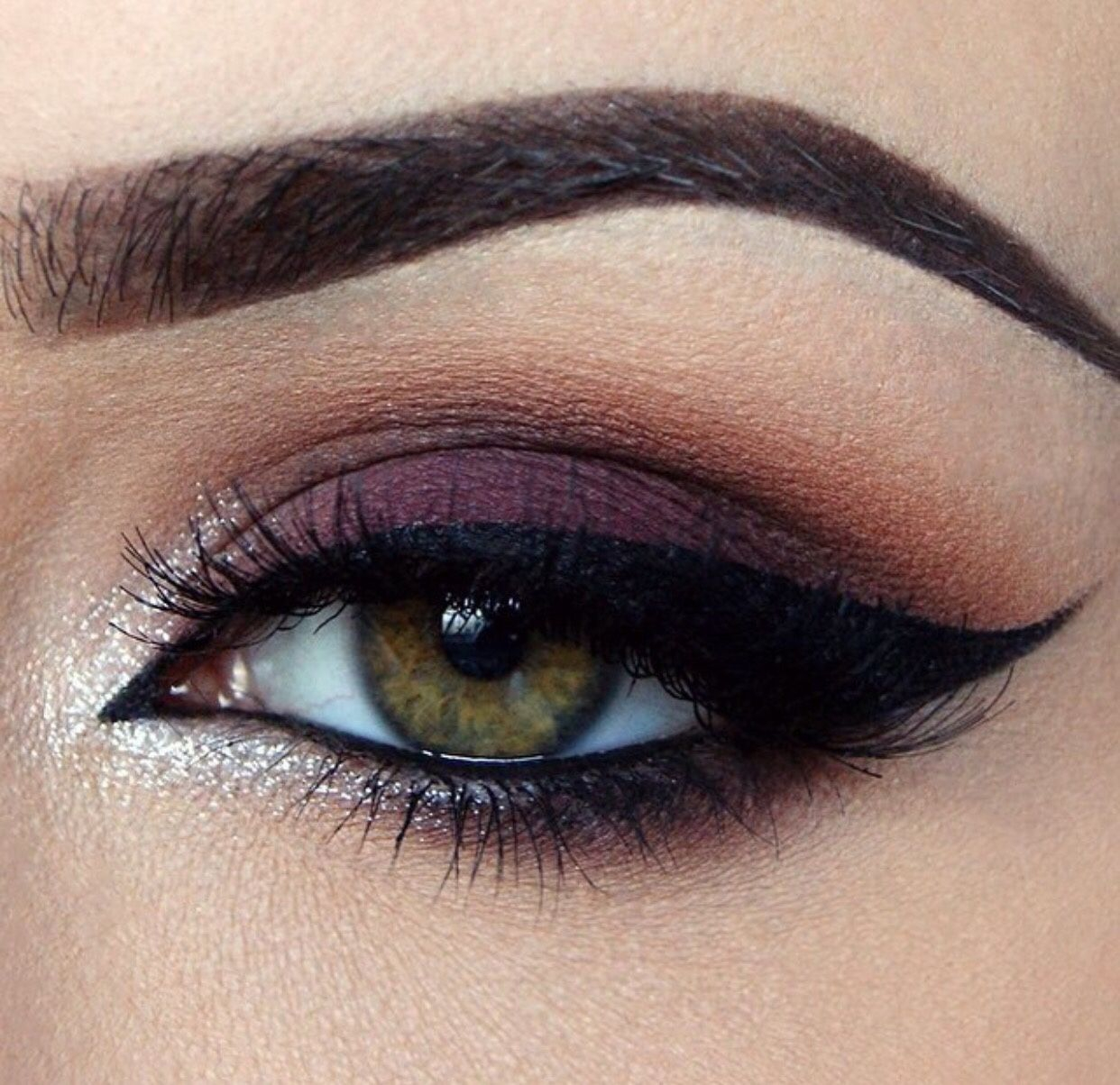 Purple Eye Makeup Eye Makeup Dark Purple Eye Shadow Strong Dark Eyeliner And White