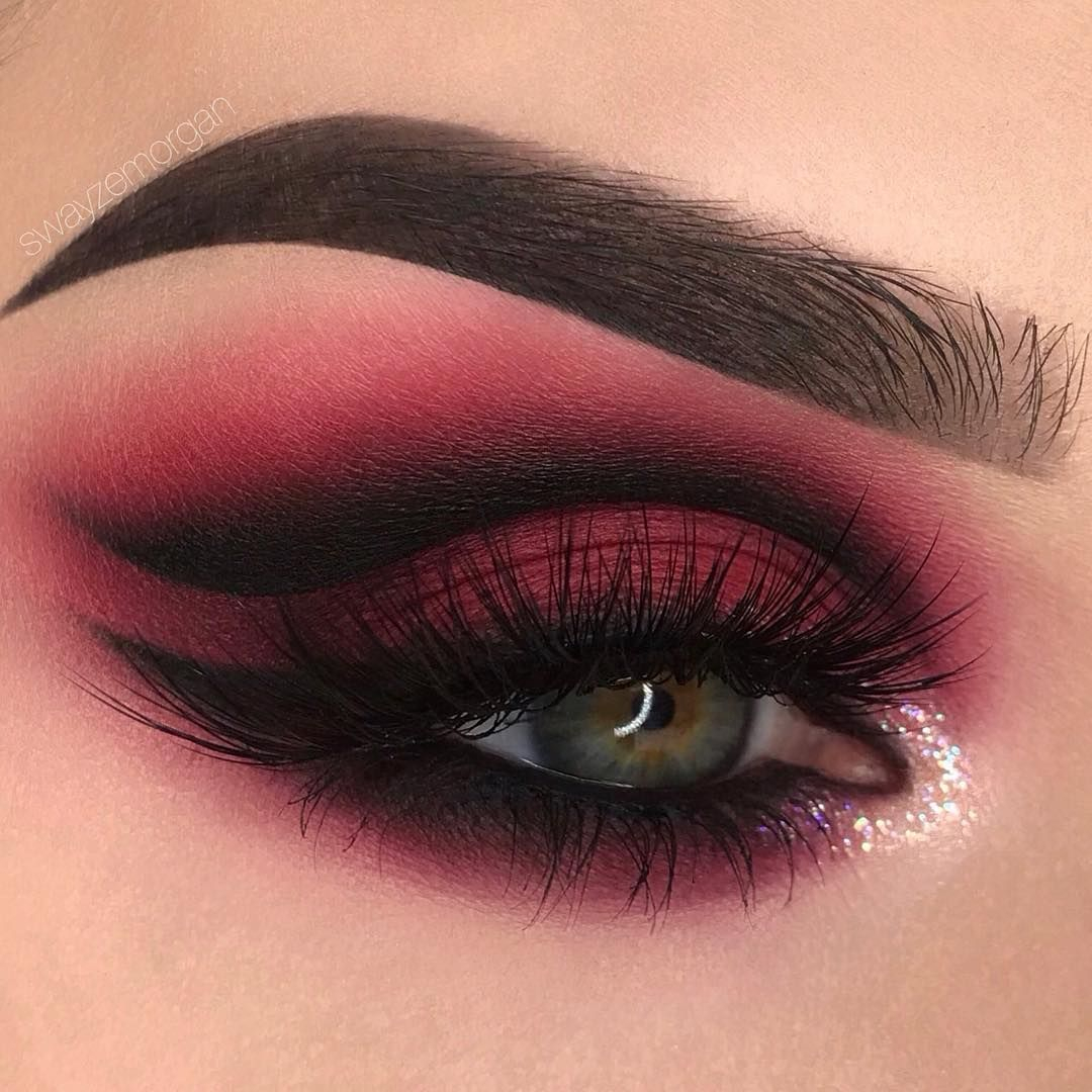 Red Eye Makeup Consulta Esta Foto De Instagram De 1schwarzekatze 7 Me Gusta