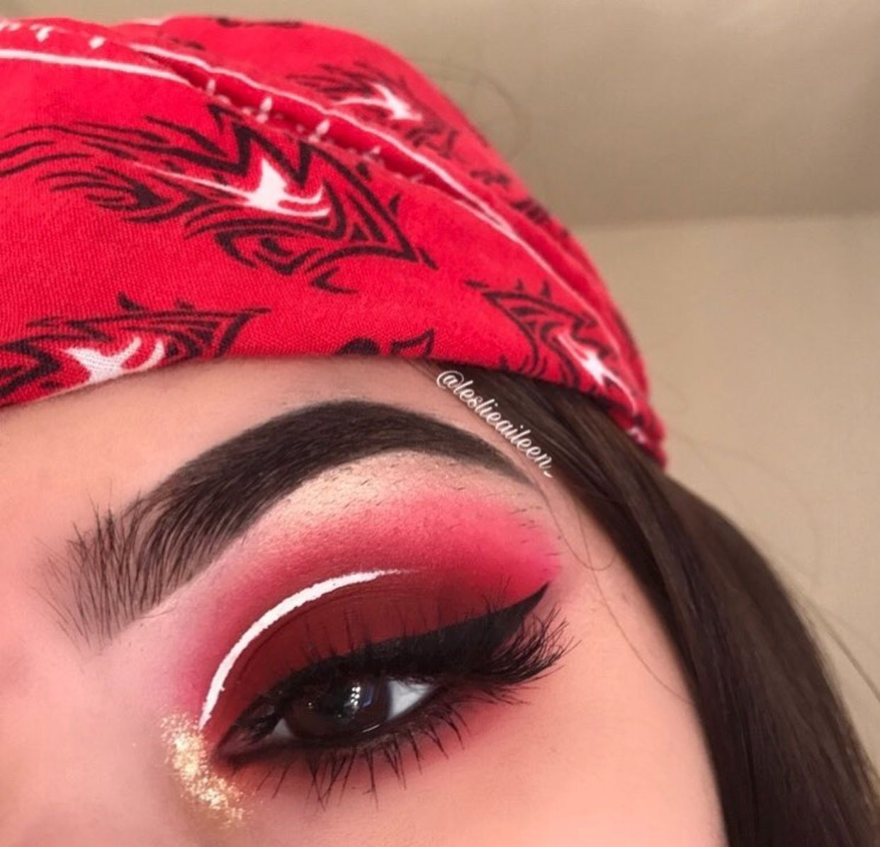Red Eye Makeup Deep Cranberry Shadows Love This Red Eye Makeup With A White Stripe