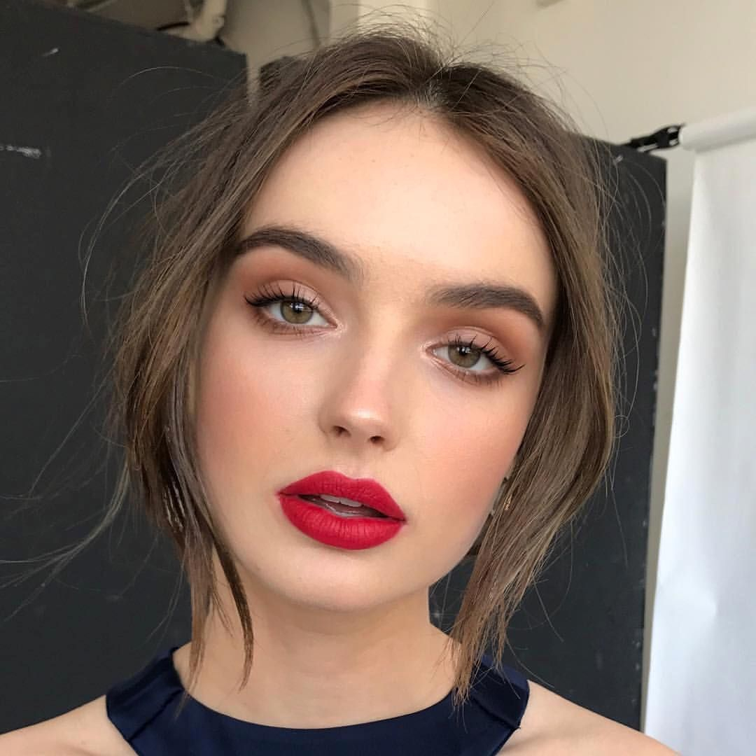 Red Eye Makeup Red Lip And Neutral Eye Color Lippstick In 2019 Pinterest