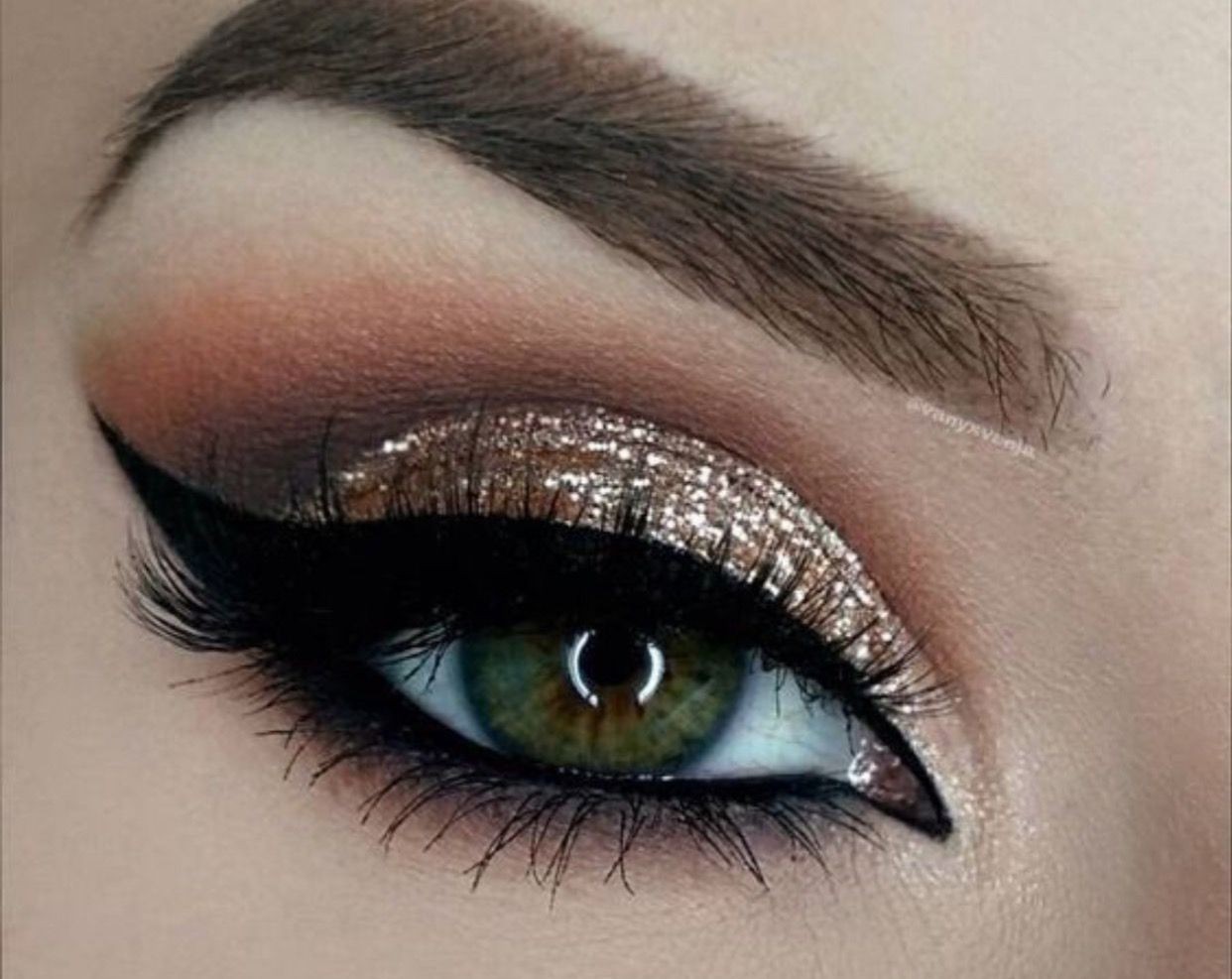 Sparkly Eye Makeup Modern Eye Makeup Ideas Gold Glitter With Grey Smokey Eye 2018