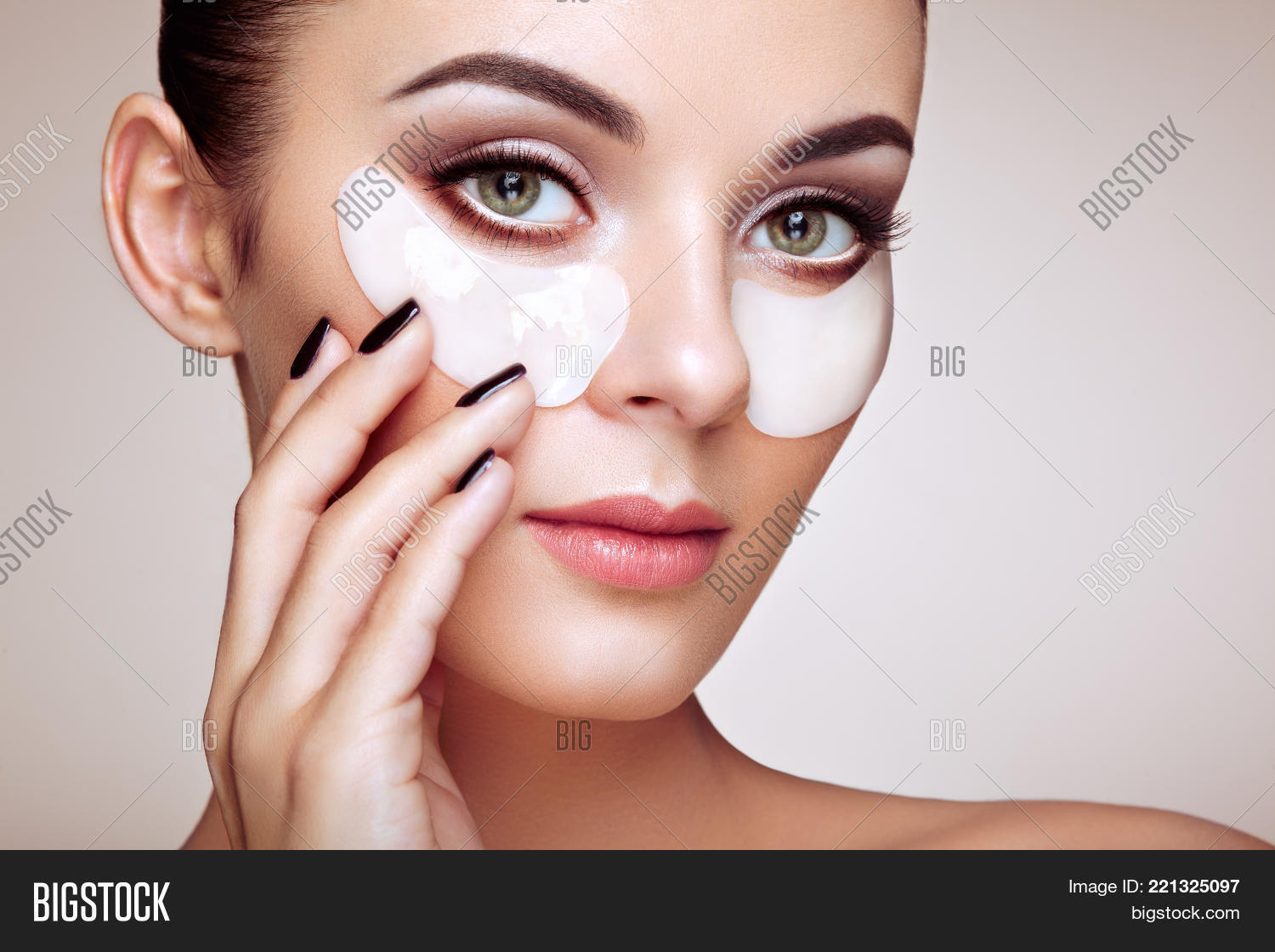 White Makeup Under Eyes Portrait Beauty Woman Image Photo Free Trial Bigstock