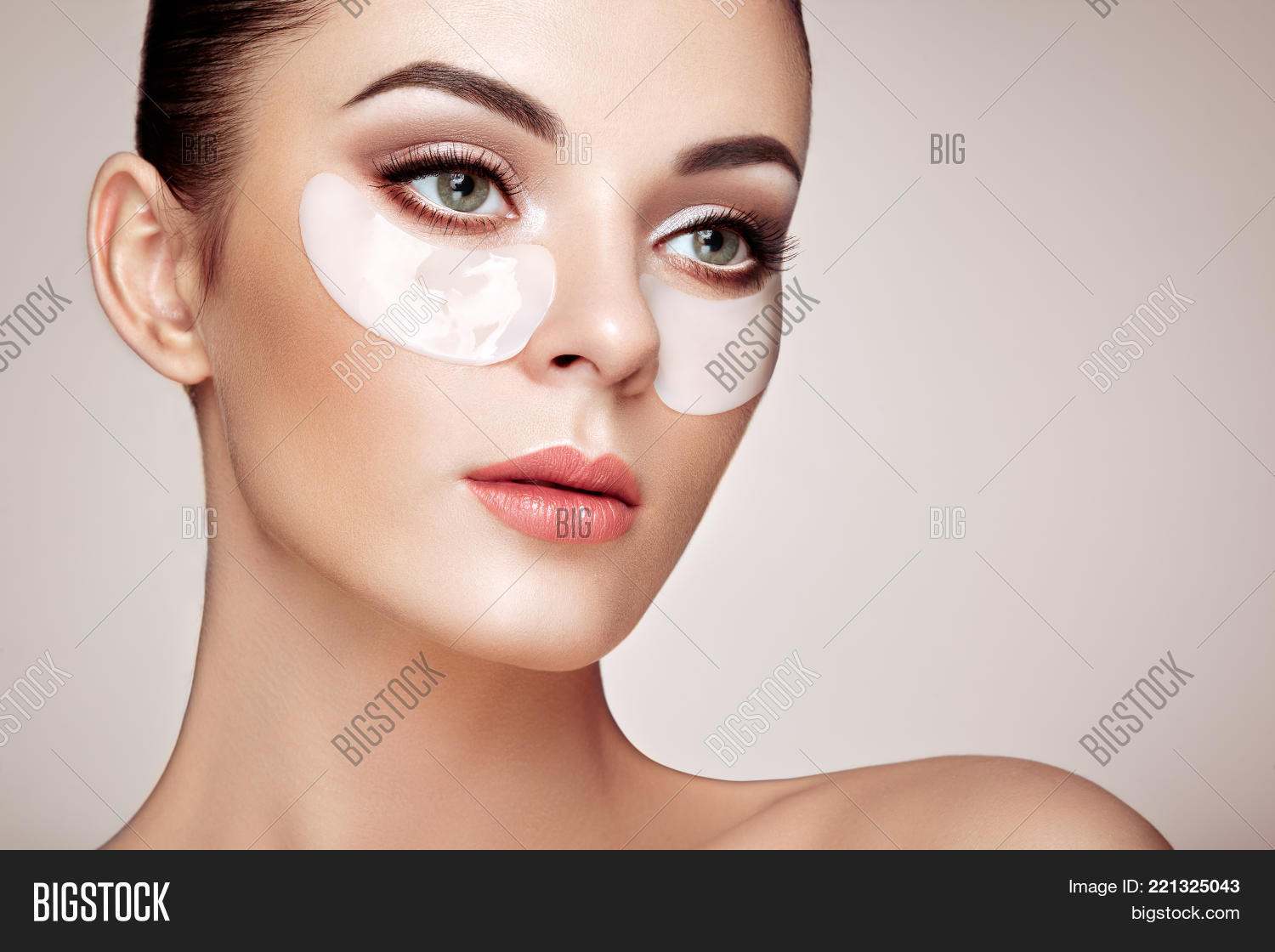 White Makeup Under Eyes Portrait Beauty Woman Image Photo Free Trial Bigstock
